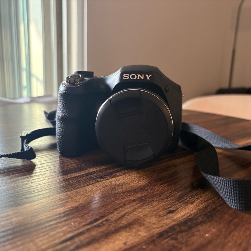 sony black cyber-shot dsc-h300 digital camera, minor scratches on the screen